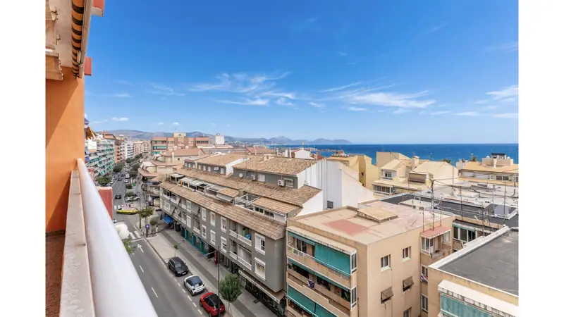Penthouse z 3 sypialniami i widokiem na morze