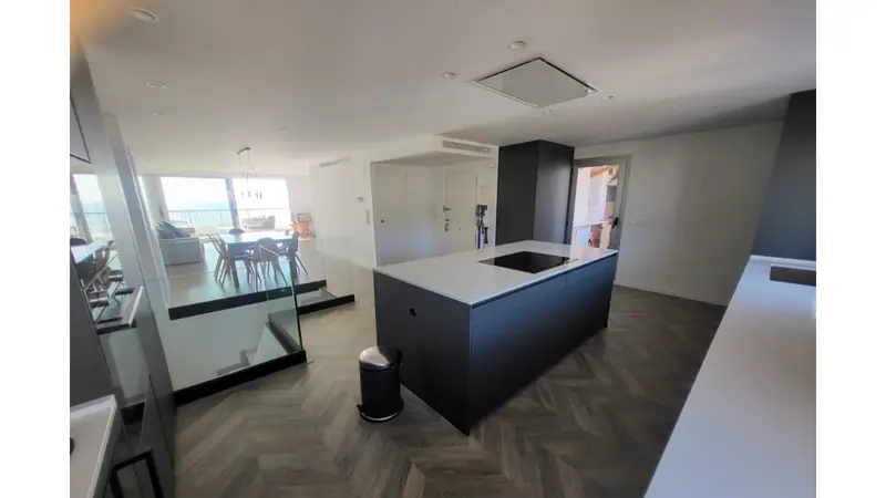 Penthouse z 3 sypialniami i basenem