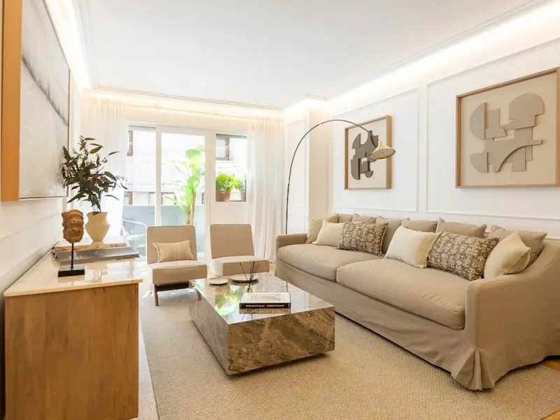 Apartament po generalnym remoncie z tarasem w Recoletos