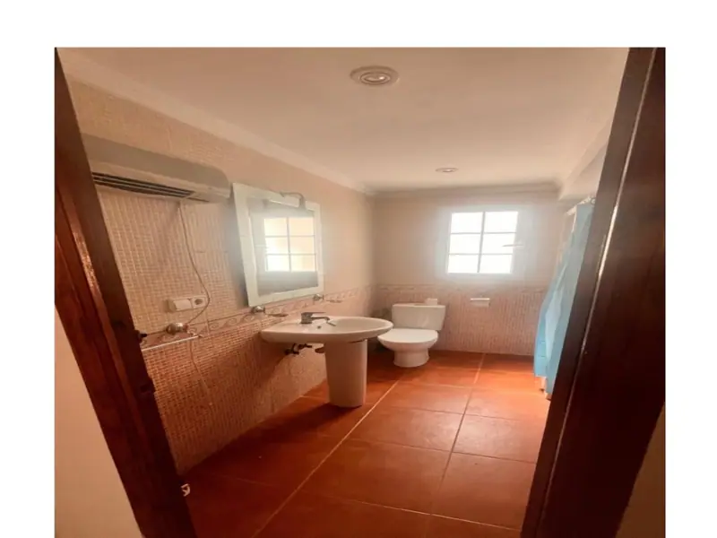 Apartament z oknami wyłącznie na zewnątrz