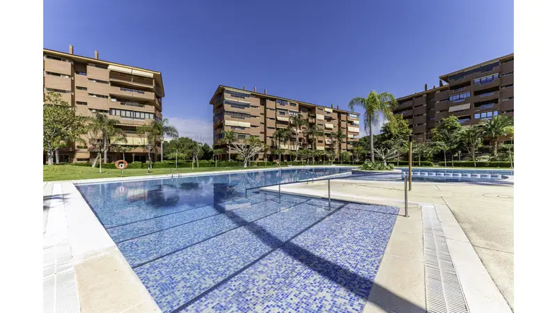 Apartament z 3 sypialniami i basenem