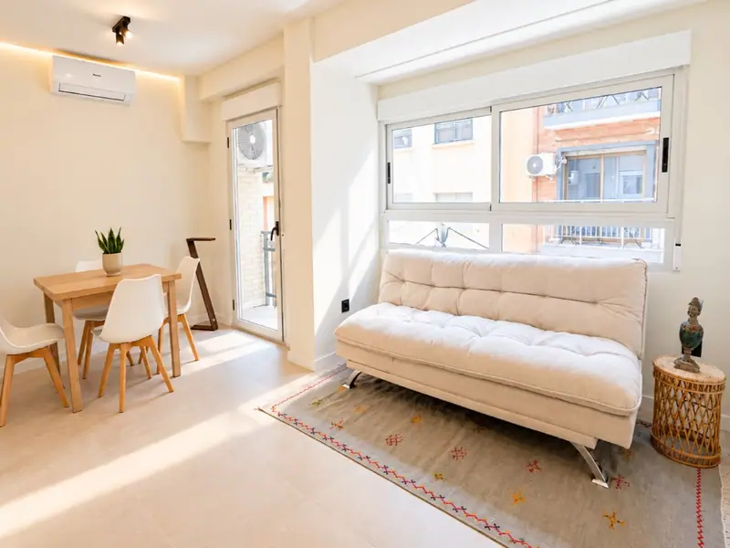 Odnowiony apartament z balkonem w sercu Alicante