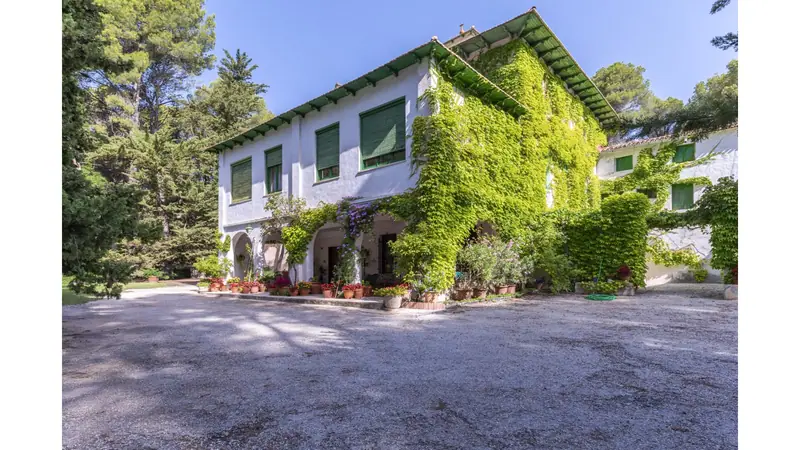 Willa z 10 sypialniami i basenem