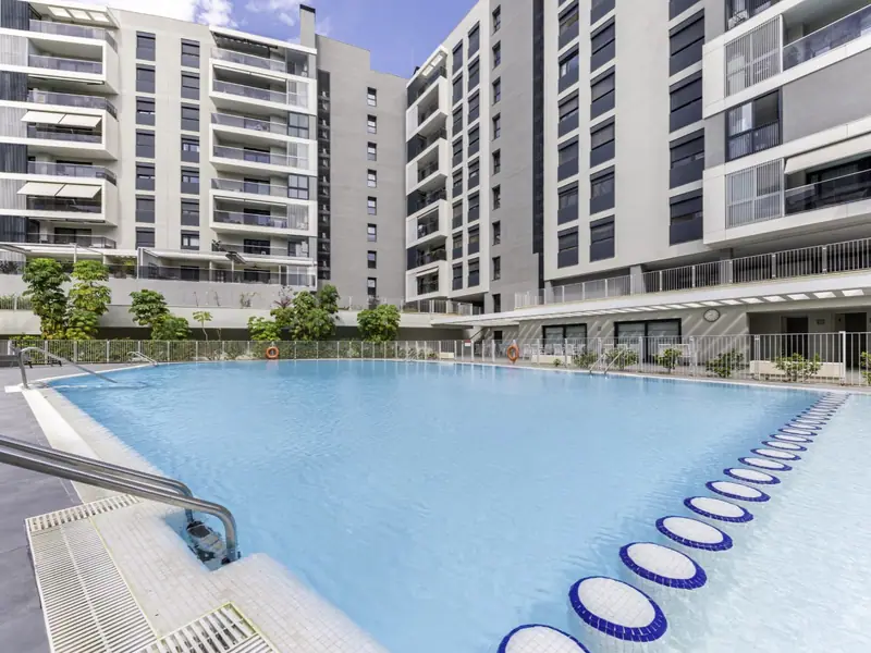 Jasny apartament z tarasem w nowej części PAU 1