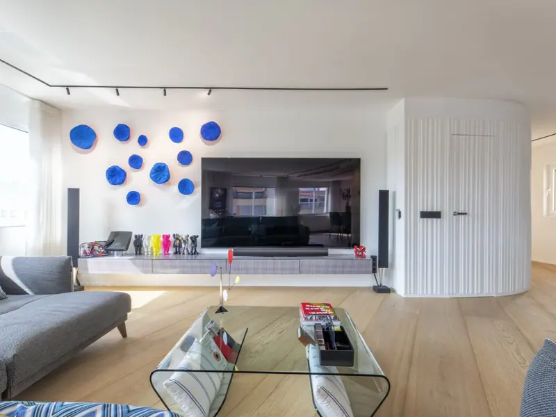 Penthouse z panoramą miasta i morza
