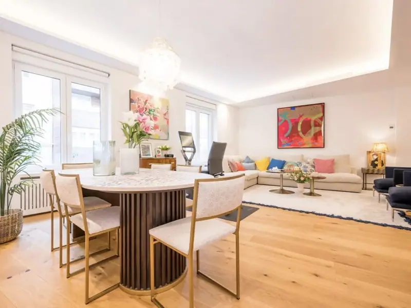 Odnowiony apartament z salonem w układzie galerii