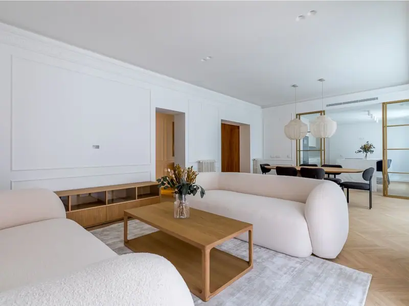 Odnowiony apartament z balkonem we wschodniej ekspozycji