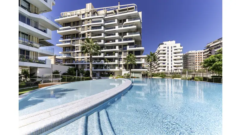 Apartament z 3 sypialniami i basenem
