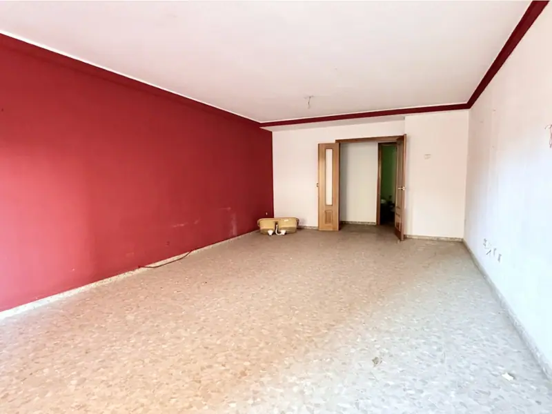 Przestronne 123 m² do remontu w Quatre Carreres