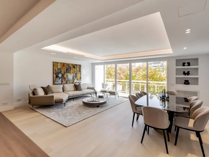 Umeblowany apartament z 3 sypialniami en suite przy Castellana