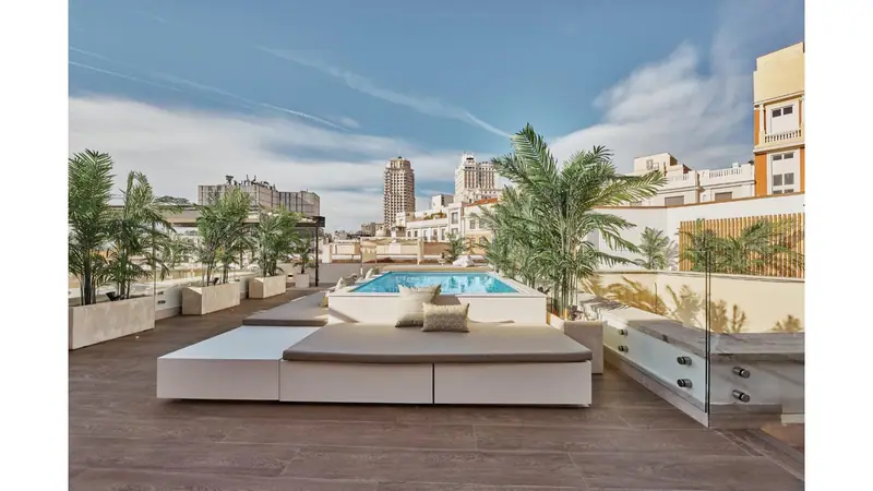 Penthouse z 4 sypialniami i basenem
