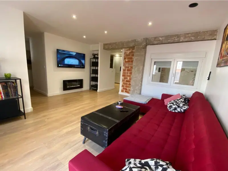 Odnowiony apartament z 20-metrowym tarasem blisko morza