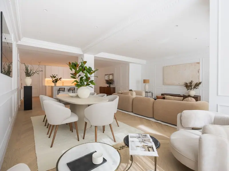 Odnowione 244 m² w klasycznej kamienicy