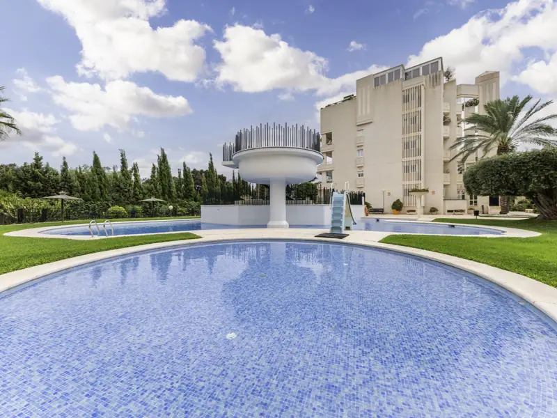 Odnowiony apartament przy polu golfowym w Playa de San Juan