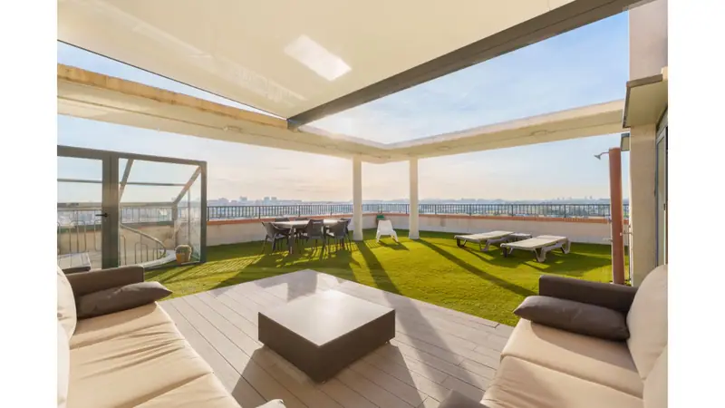 Penthouse z 4 sypialniami i basenem