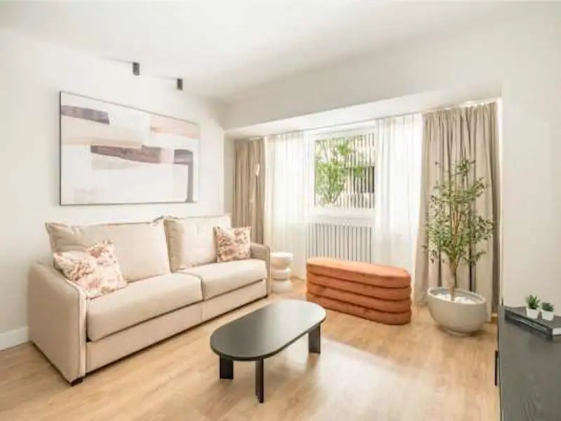 Jasny apartament z zachodnią ekspozycją w Barrio de Salamanca
