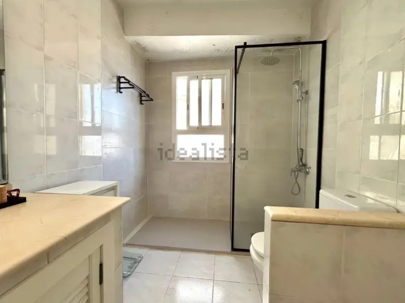 Penthouse na 9. piętrze z drewnianymi podłogami