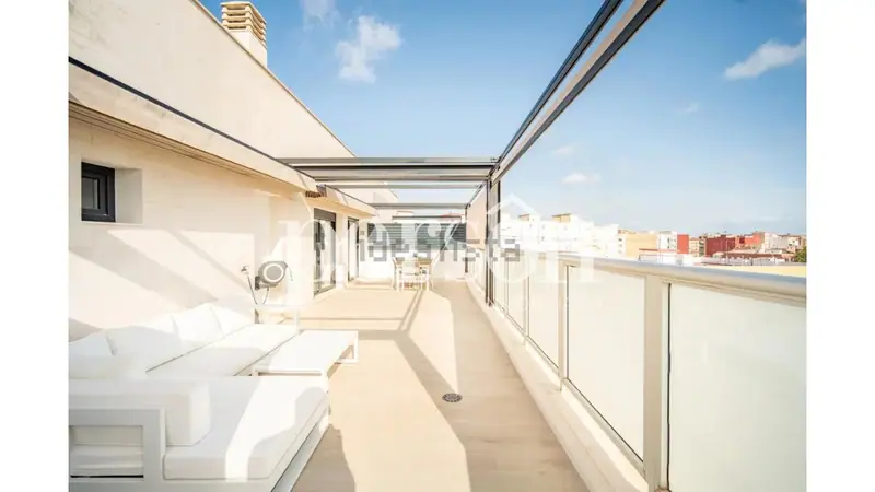 Apartament dwupoziomowy z 2 sypialniami i tarasem