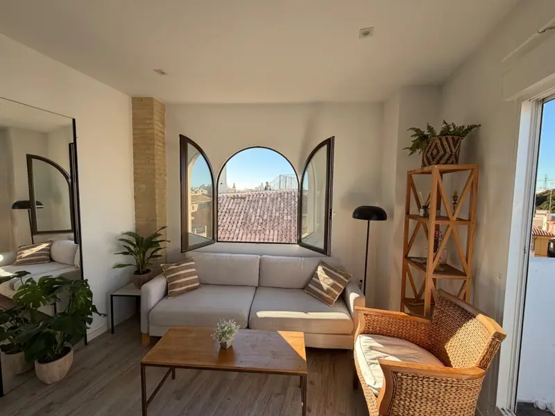 Penthouse z tarasem nad dachami Barrio del Carmen