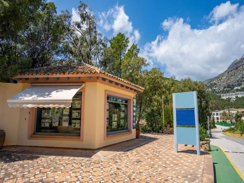 Lokal biurowy przy głównym placu Altea Hills