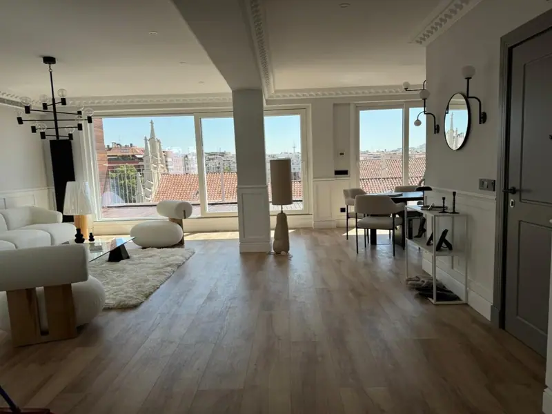 Penthouse z prywatnym tarasem w Recoletos