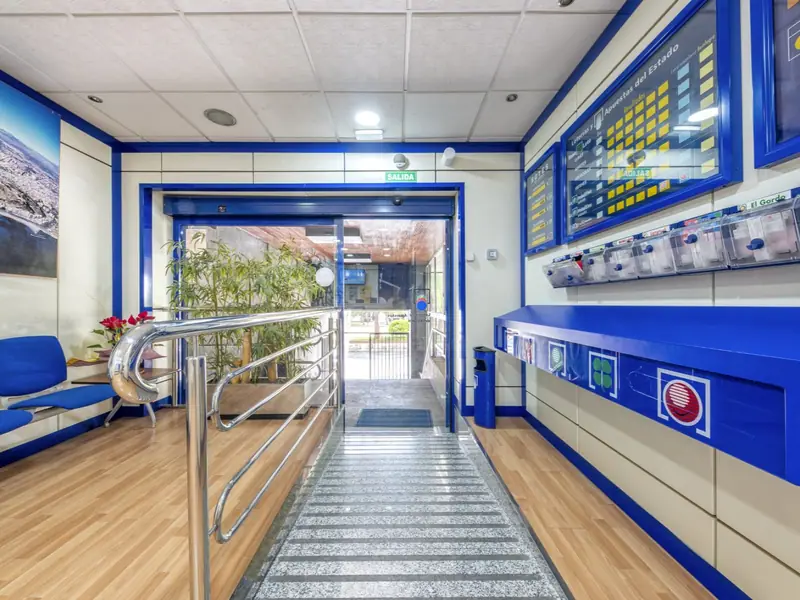 Lokal biurowy z widokiem na morze przy Marina Deportiva