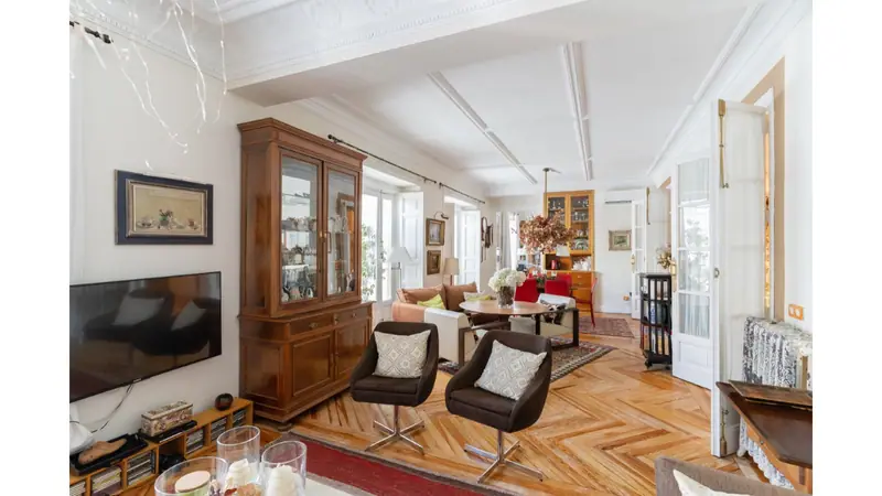 Apartament z 5 sypialniami i garażem