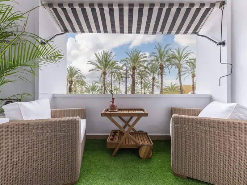 Odnowiony apartament z tarasem nad morzem