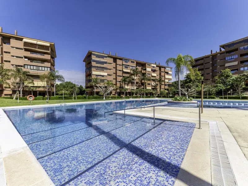 Jasny apartament w zielonej części Vistahermosa