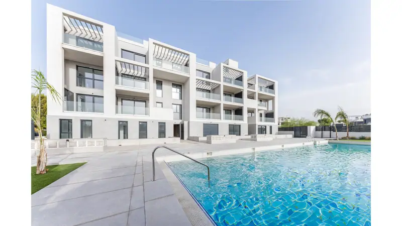 Apartament z 3 sypialniami i basenem