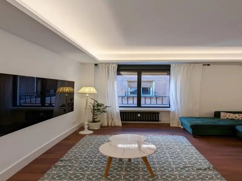 Przestronny apartament z garażem w Chamberí