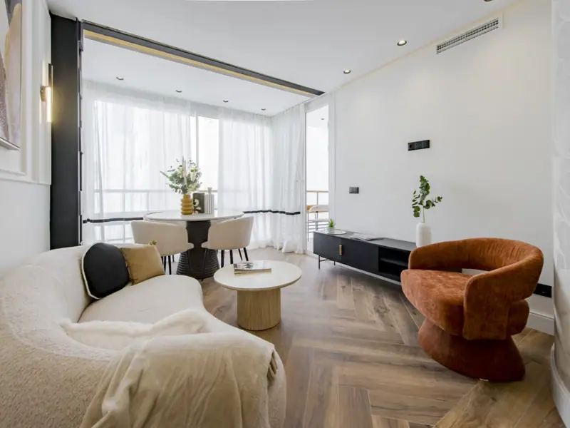 Jasny apartament z balkonem w dzielnicy Salamanca