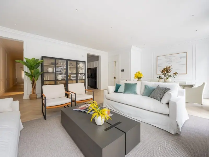 Przedwojenna kamienica i 259 m² w sercu Salamanki