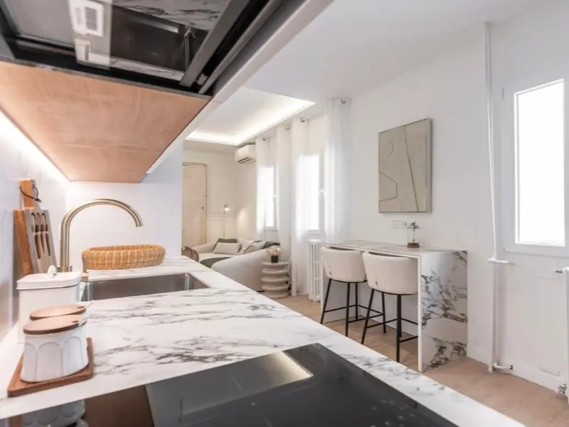 Odnowione 2 sypialnie w sercu Barrio de Salamanca