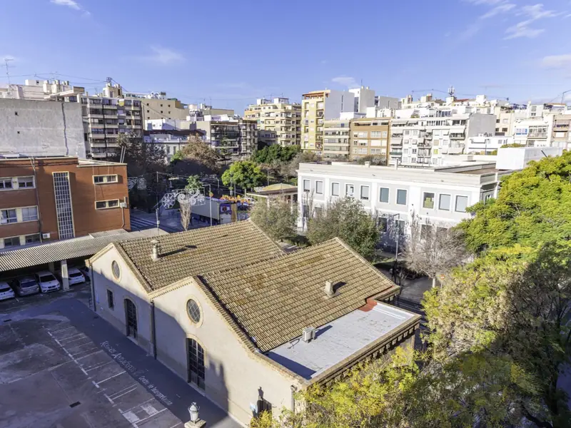 Przestronne mieszkanie do remontu w centrum Alicante