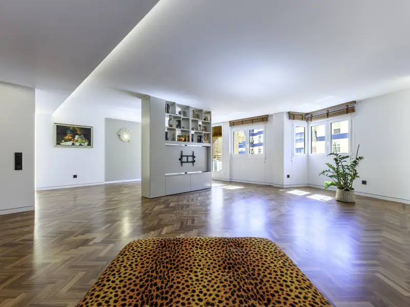 Odnowiony apartament z otwartym widokiem w centrum