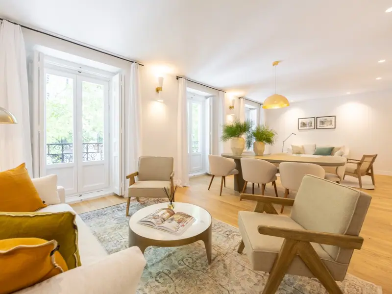 Odnowione 148 m² z bocznym widokiem na Retiro