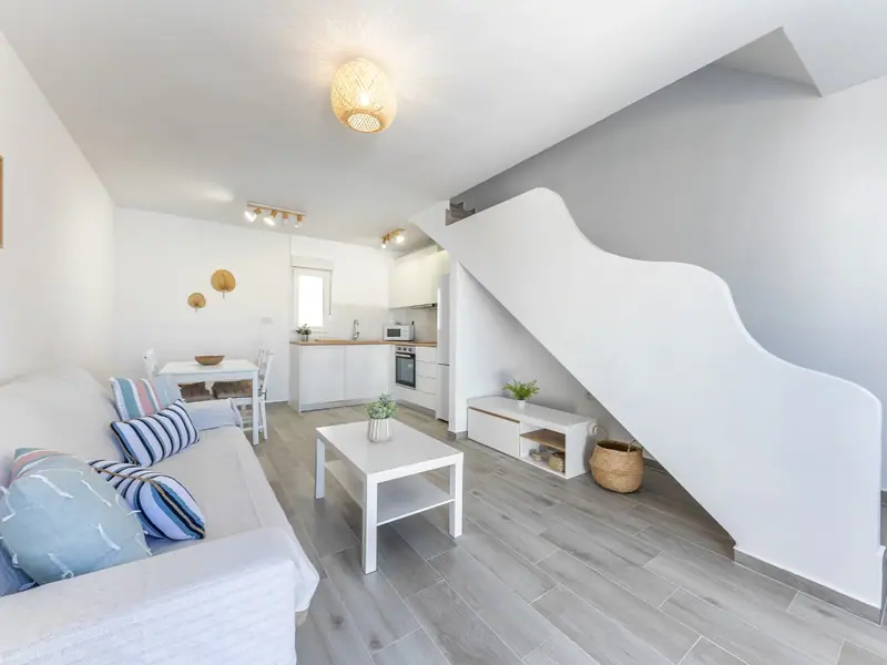 Odnowiony bungalow z basenem blisko plaży Amerador